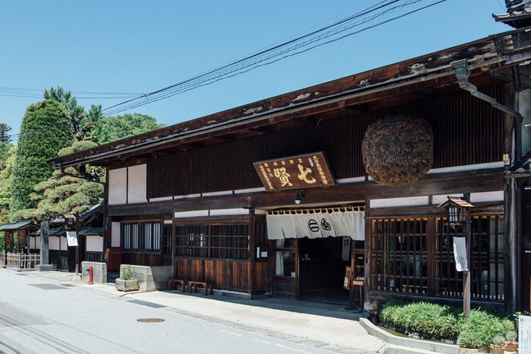 【タクシー貸切】日本一の名水の里 ～酒蔵と和菓子・高原リゾート～（河口湖駅前発着）