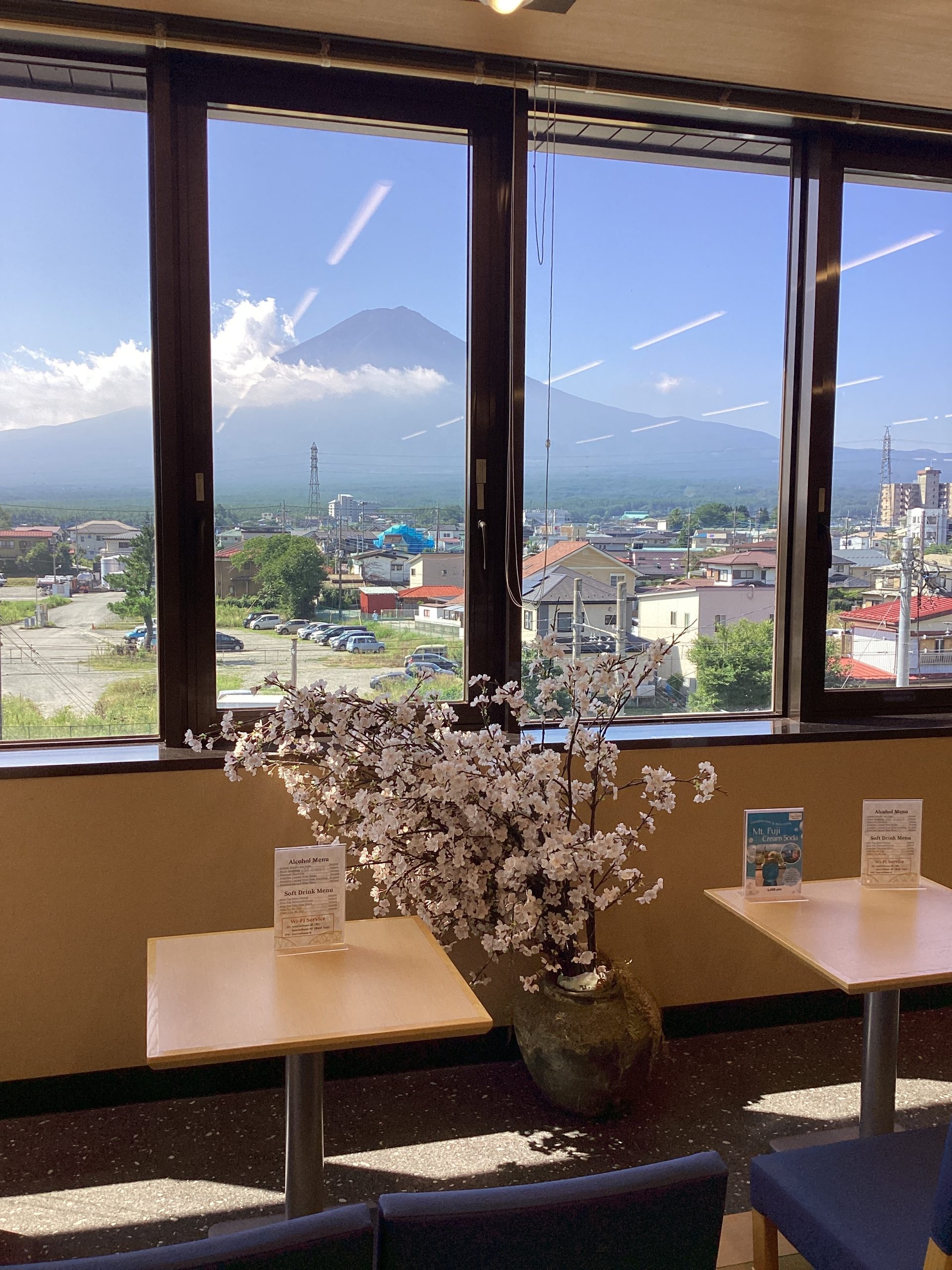 観光にも仕事にもぴったり！のんびり便利なカフェです☀️