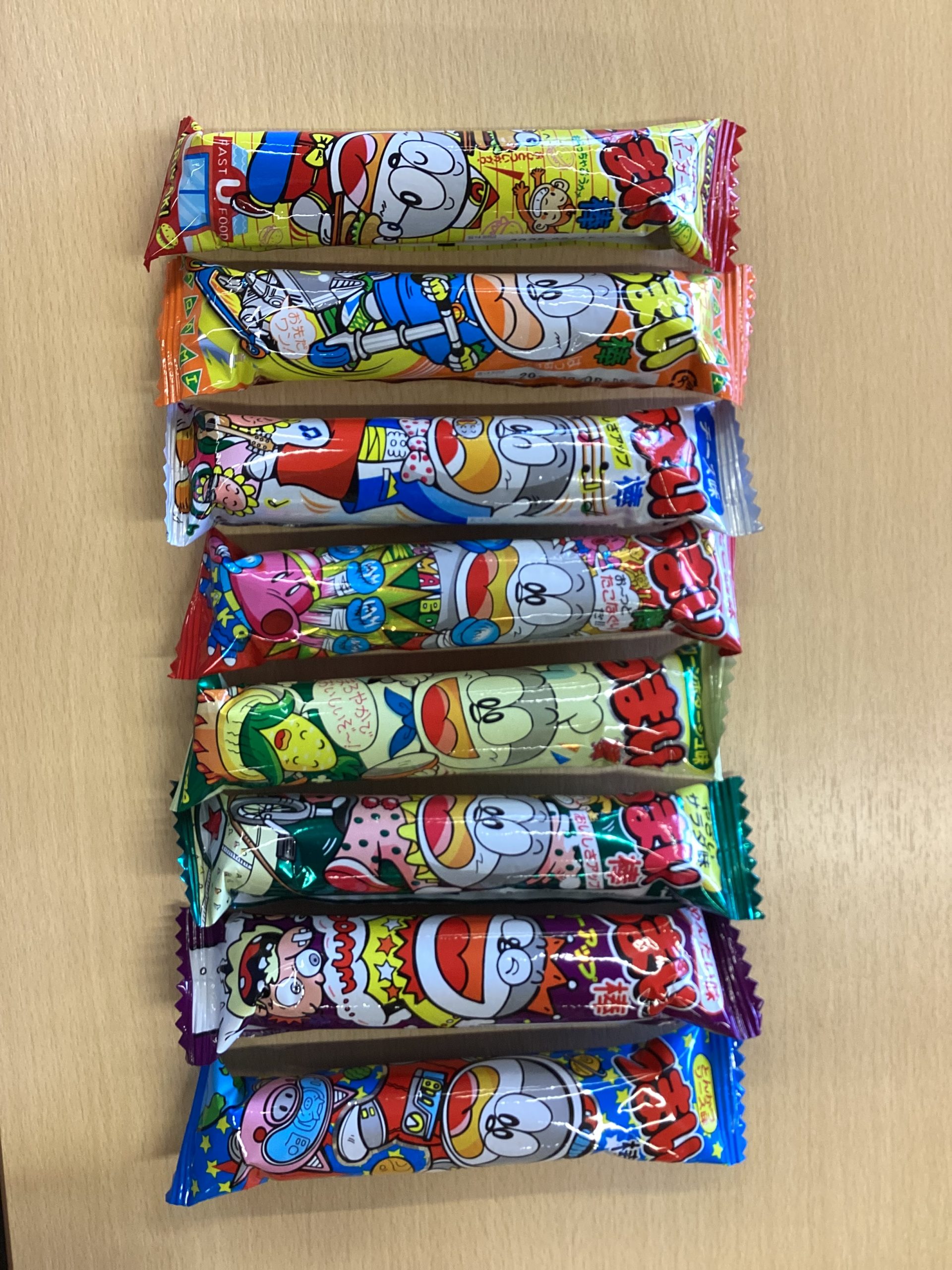 雄大な富士山と楽しむ、なつかしい駄菓子たち
