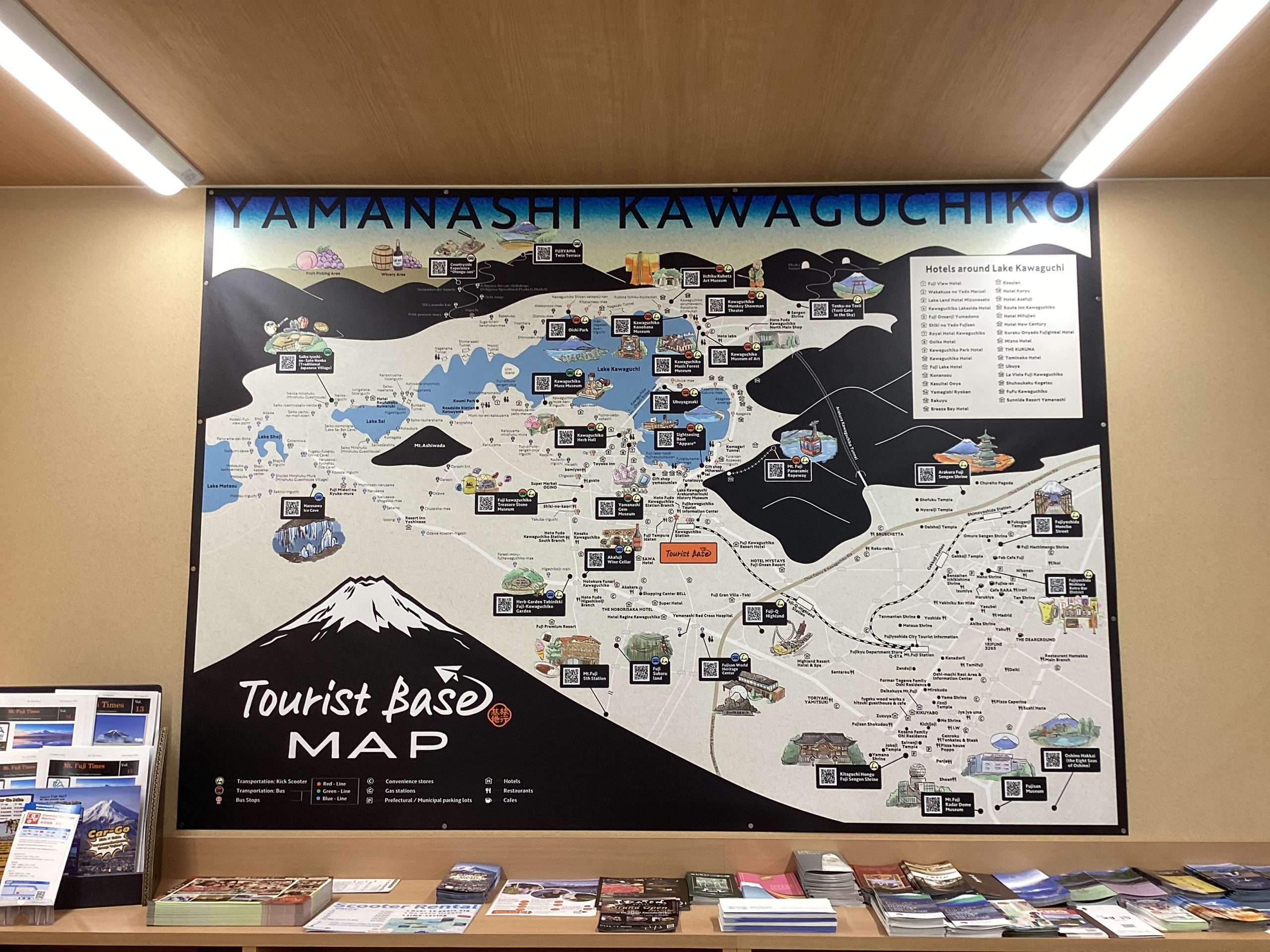 ☕旅のはじまりにぴったり。河口湖駅すぐ、スタッフと一緒にプランを考えられるカフェ