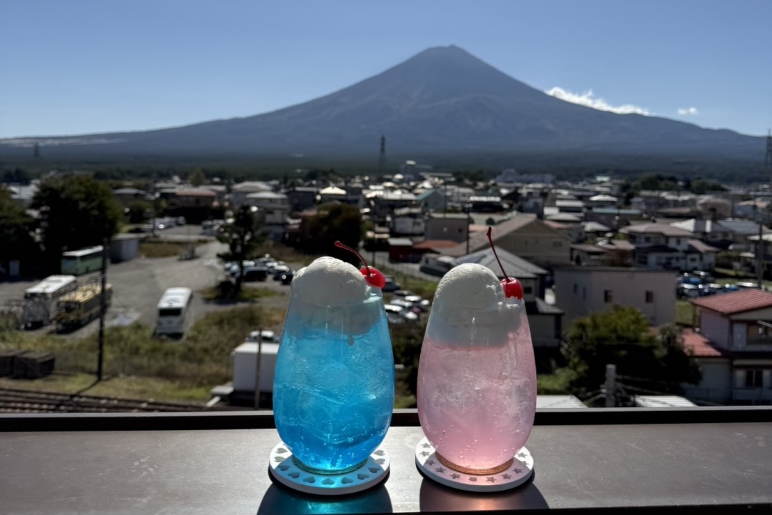 富士山を見ながら飲みたい！ツーリストベース河口湖の富士山クリームソーダ